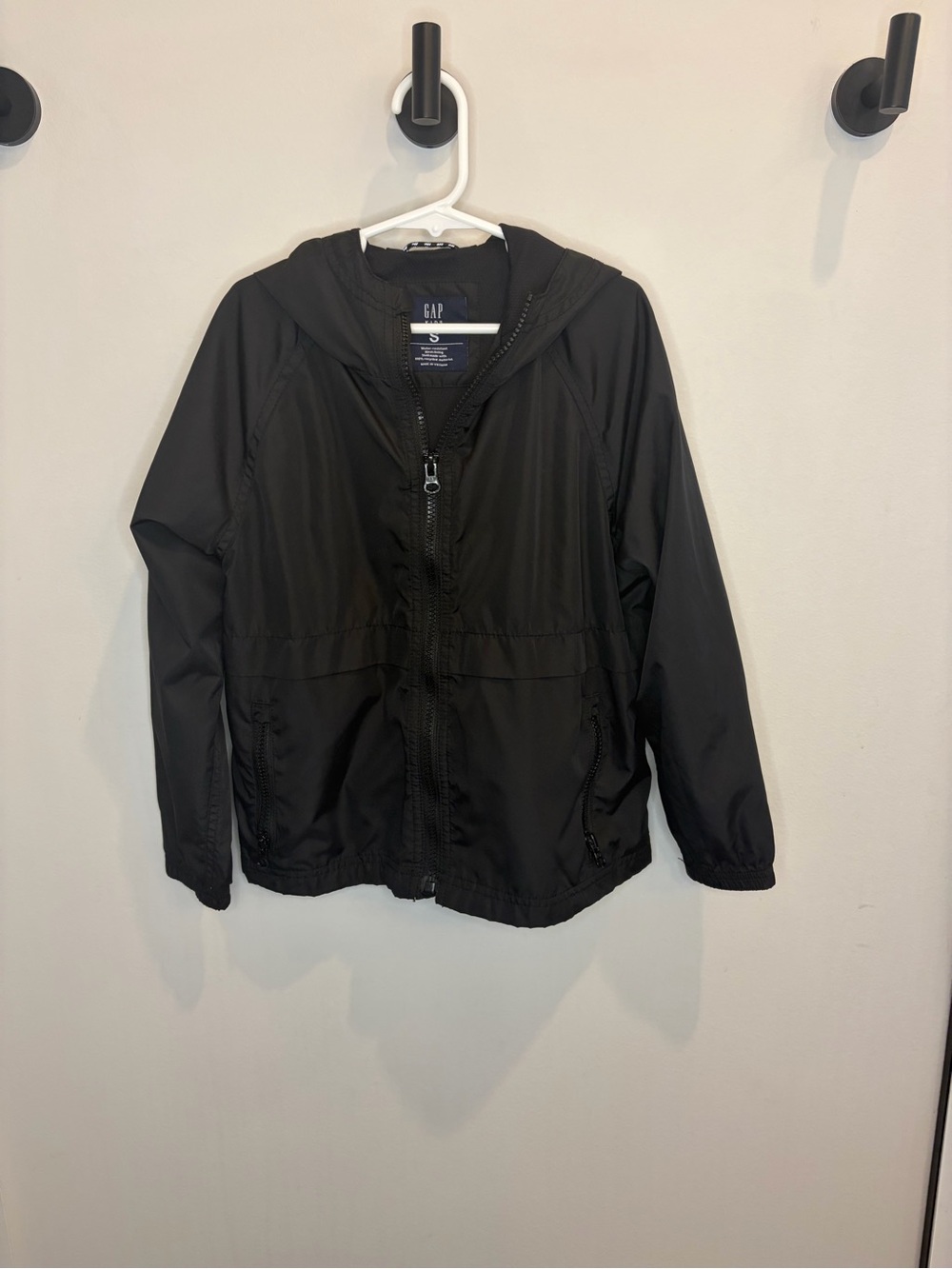 GAP Boys’ Lightweight Hooded Windbreaker – Kids Size Small